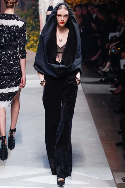 Look 32